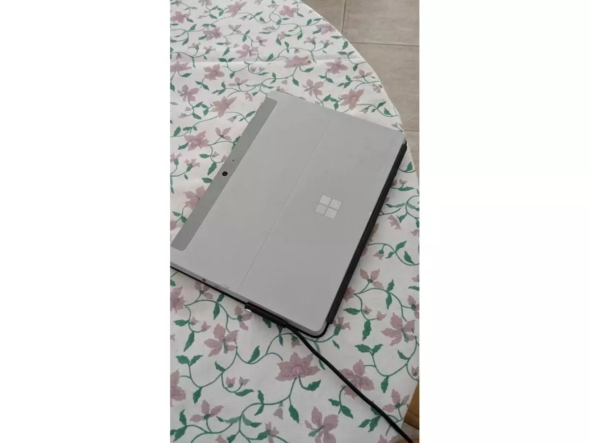 Computadora Tablet Surface 2 en 1 Windows SSD - 3