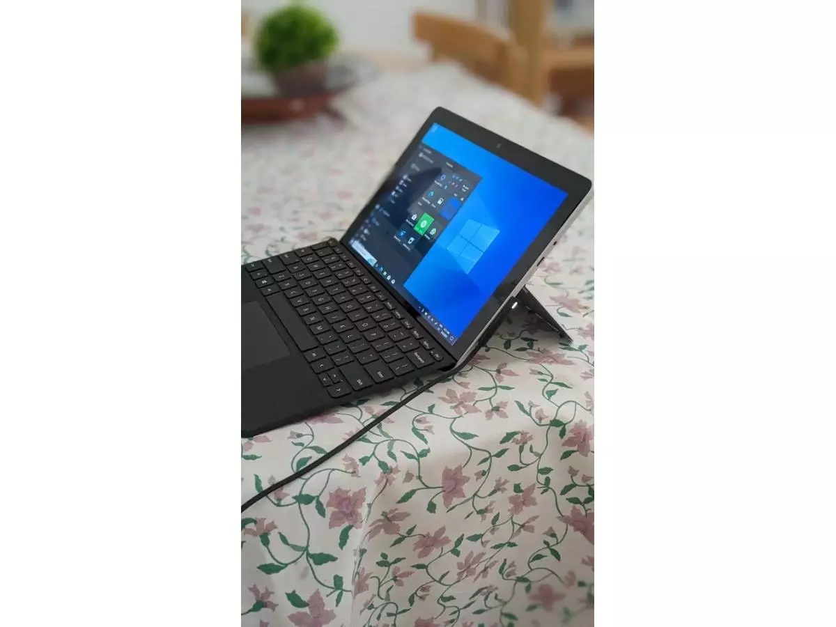 Computadora Tablet Surface 2 en 1 Windows SSD - 6