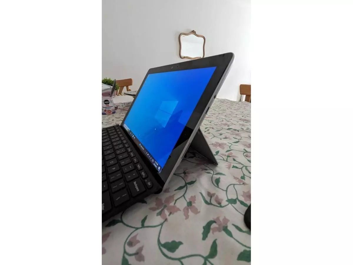 Computadora Tablet Surface 2 en 1 Windows SSD - 8
