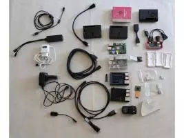 Varias Raspberry Pi y accesorios