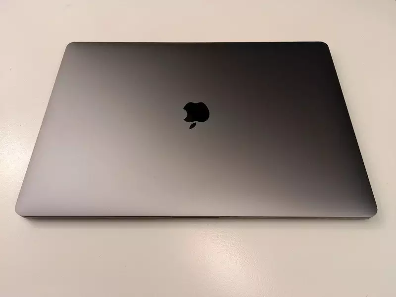 Macbook Pro 16" - 1