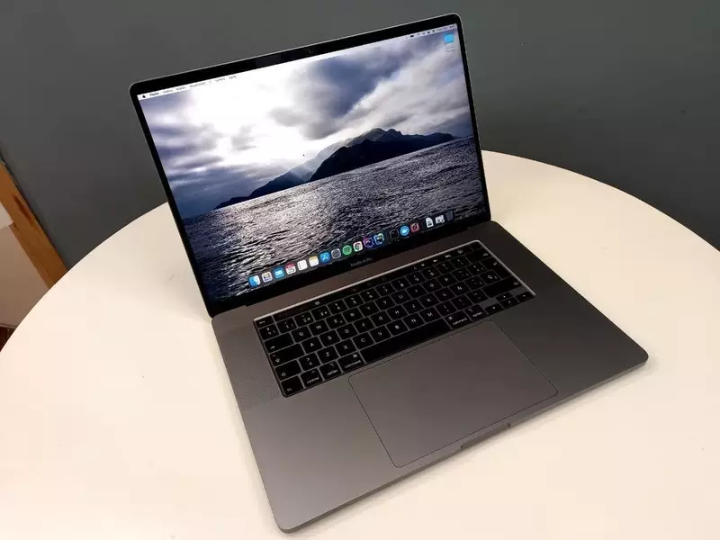 Macbook Pro 16" - 3