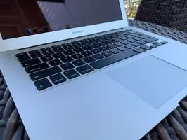 Macbook Air (13 inch, 2017) i5 8gb - Imagen 5
