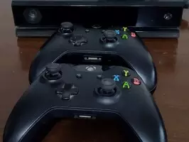 Xbox One 500gb + 2 joysticks + Kinect - Imagen 2