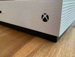 Microsoft Xbox One S - 1 Tera + Juego - Imagen 3