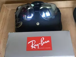 Vendo tres anteojos Rayban sin usar - Imagen 2