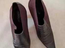 Zapatos abotinados marca BLAQUE - Imagen 2