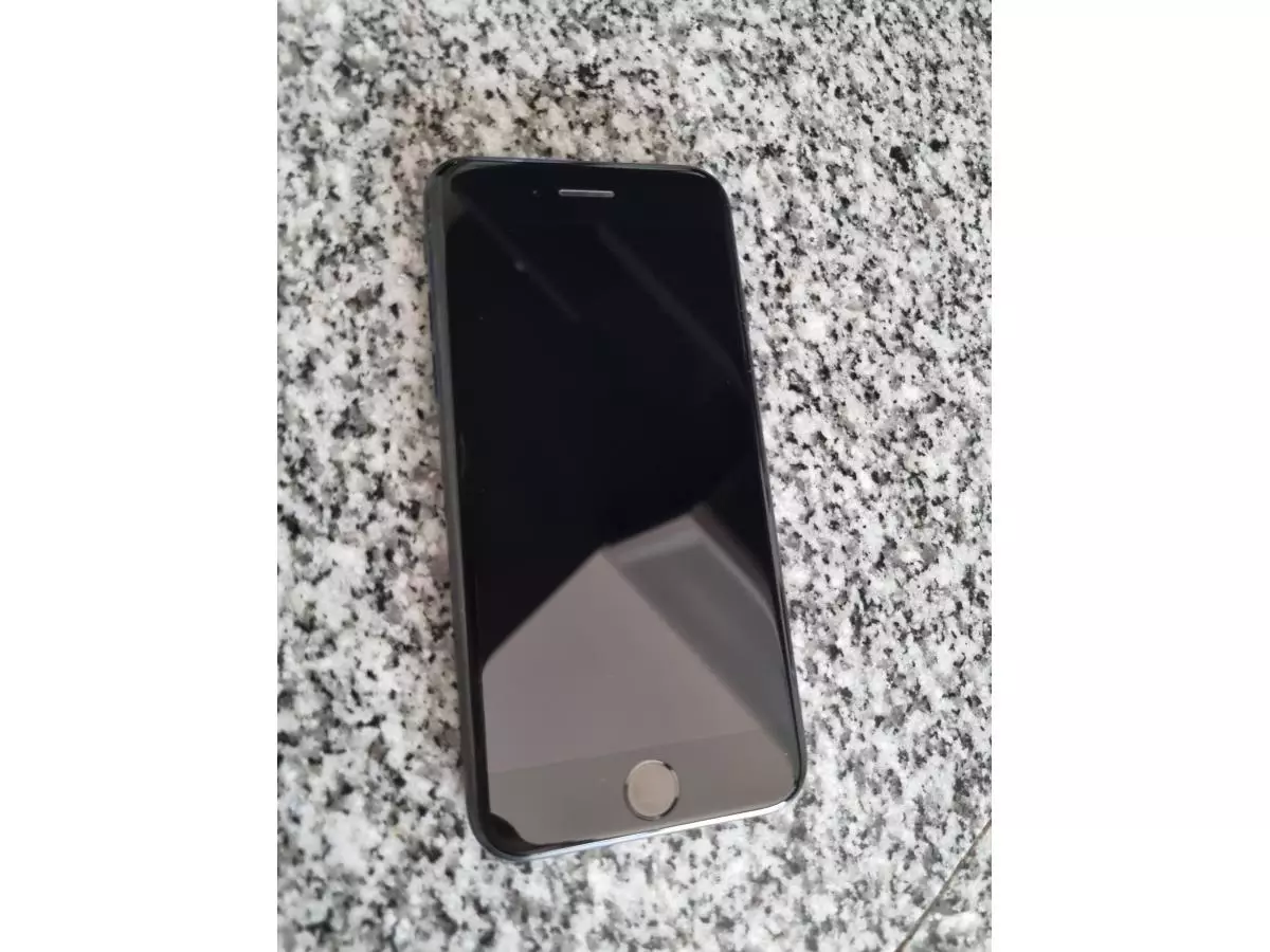 Apple iPhone SE (2da Generación) 128 Gb - Negro Almagro 