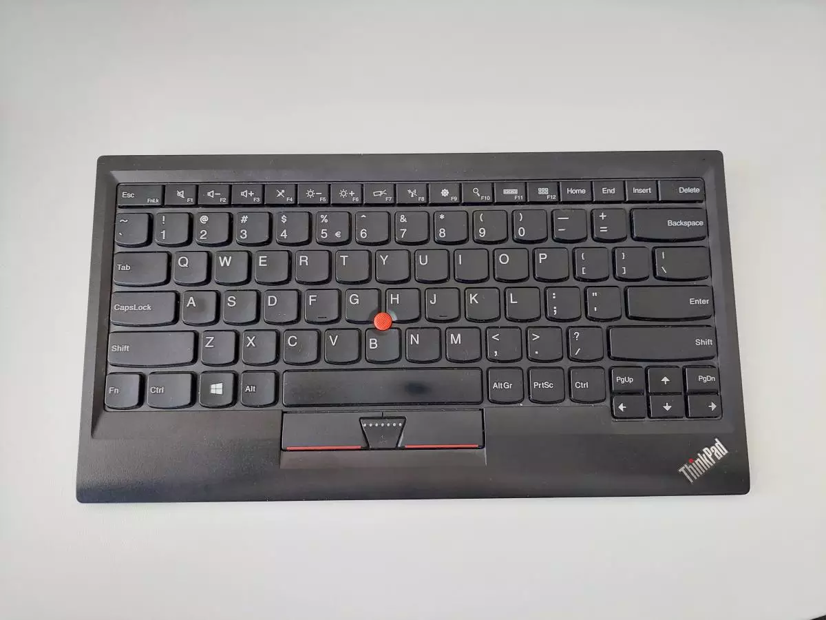 Teclado Thinkpad c/ Trackpoint (layout US) c/cable - 1