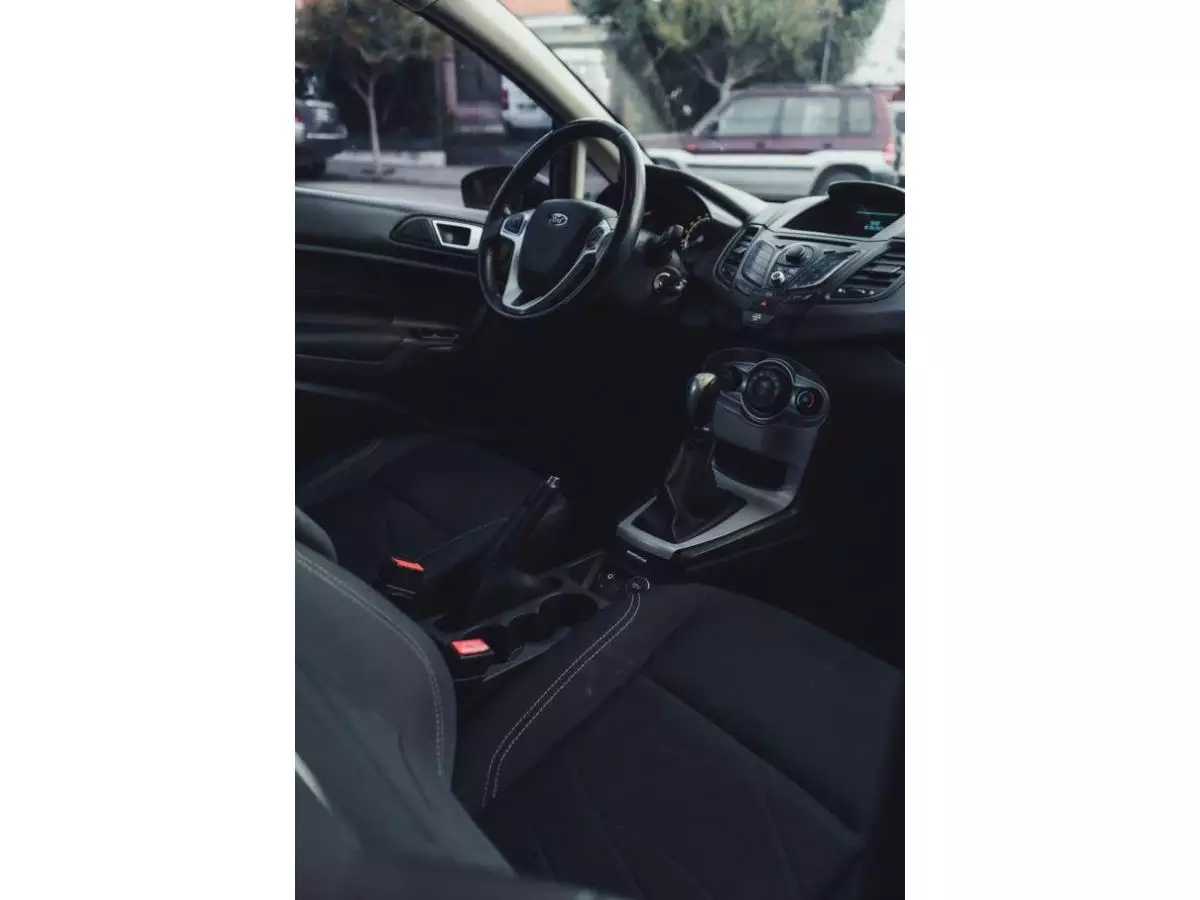 Ford Fiesta Kinetic SE 2014 - 8