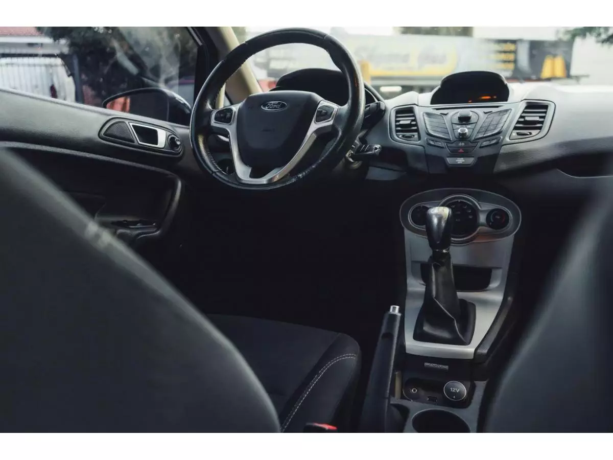 Ford Fiesta Kinetic SE 2014 - 9