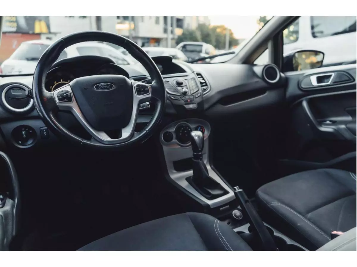 Ford Fiesta Kinetic SE 2014 - 10