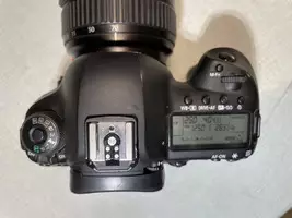 Canon 5D Mark IV en excelente estado - Imagen 3