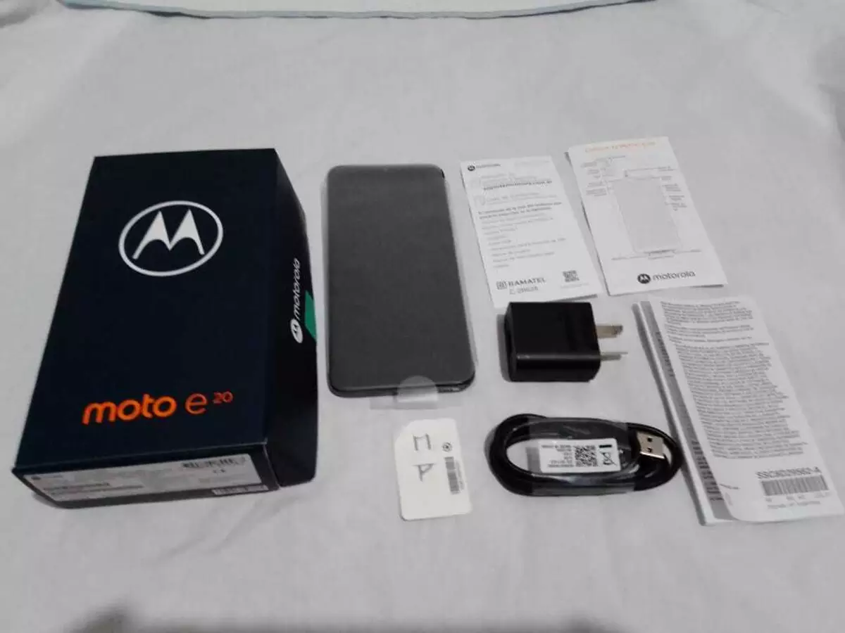 Celular Motorola Moto E20 32 Gb Gris Grafito 2 Gb - 2