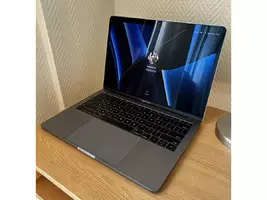 Macbook pro 2017 space grey i5 256GB SSD 8GB RAM